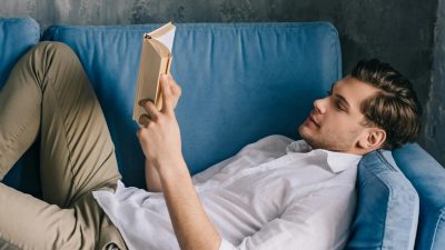 Можно ли читать лёжа и вредно ли это для глаз?
