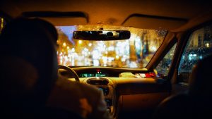 К чему снится ехать в машине пассажиром: значение сна и его толкование