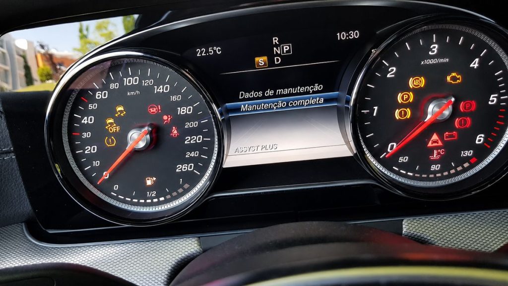 Індикатори на панелі приладів Mercedes