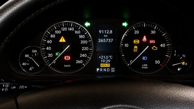 Індикатори на панелі приладів Mercedes