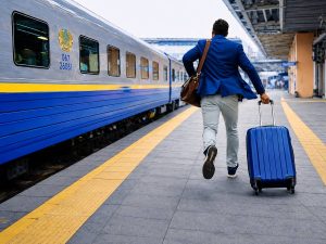 Торопиться на поезд во сне: к чему снится спешка и попытка успеть